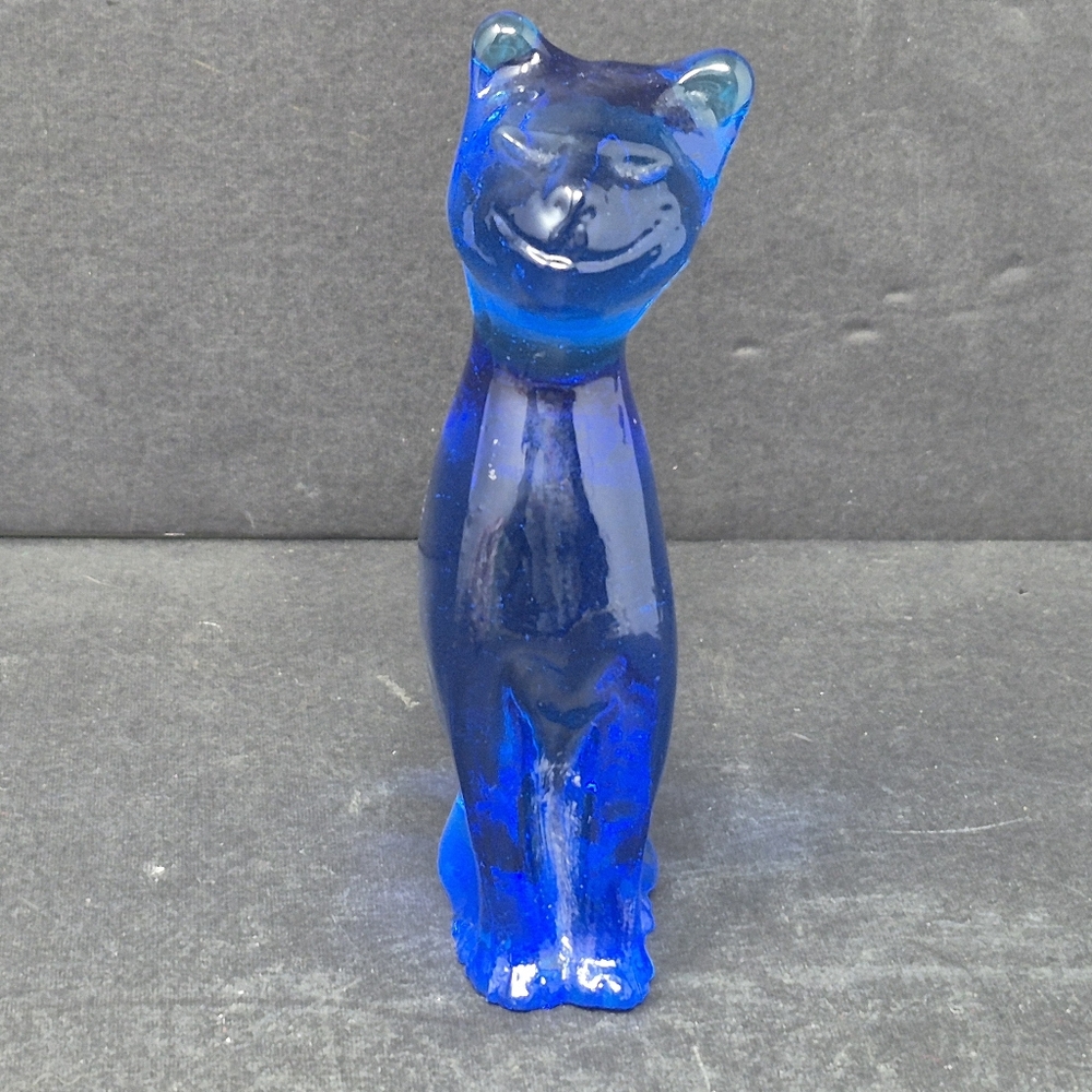 Vintage Kanawha Art Glass Blue Smiling Cat Figurine